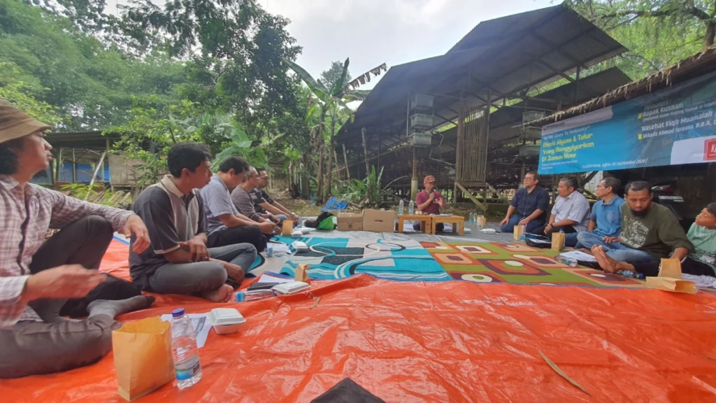 Para peserta acara menyimak pemaparan tentang peluang budidaya ayam petelur. (28-09) (serambimekkah.com)