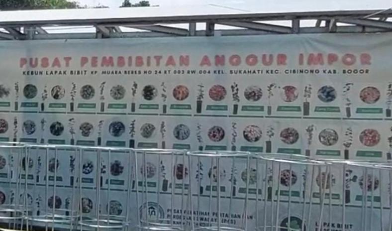 Banner Kebun Lapan Bibit yang terpampang dan beralamat di Jl. Raya Sukahati, Muara Beres, No. 24 RT. 03/04, Kel. Sukahati, Kec. Cibinong, Kab. Bogor. 16913 (28/09) (Laporan Indonesia Window) (Serambi Mekkah)